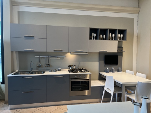 valentina frassino grigio euro 3.000,00 (completa di elettrodomestici)