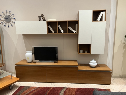 Soggiorno Valentina teak con gola + magnolia  euro 400,00