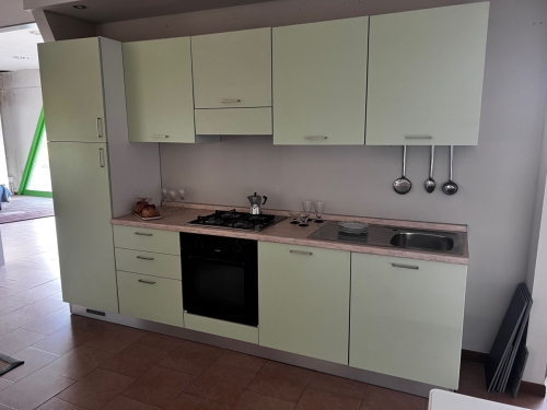 cucina modello giada colore verde acqua euro 1.500,00 (compresa di elettrodomestici)