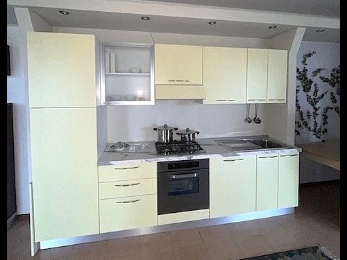 cucina modello  giada colore giallo euro 1.877,00 (compresa di elettrodomestici)