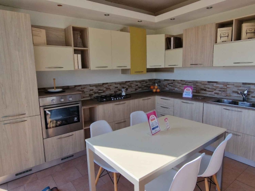 CUCINA VALENTINA ANGOLARE € 4.900,00