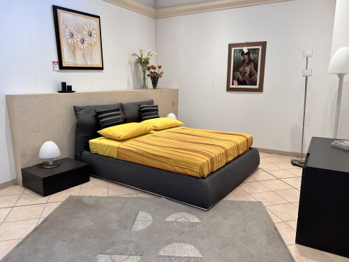 LETTO ORIENTE +COMO'+COMODINI SEGNO EURO 2.000,00 (escluso rete e materasso)