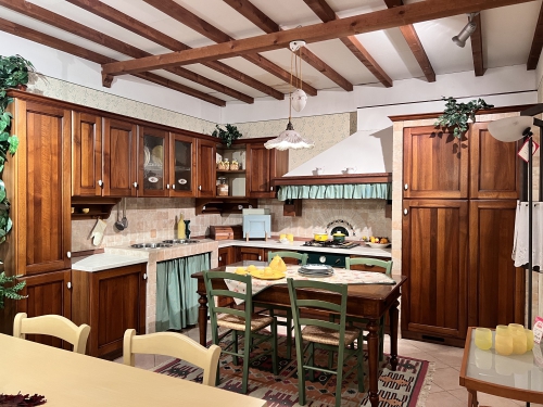 cucina modello alba colore noce euro 5.200,00 (completa di elettrodomestici)
